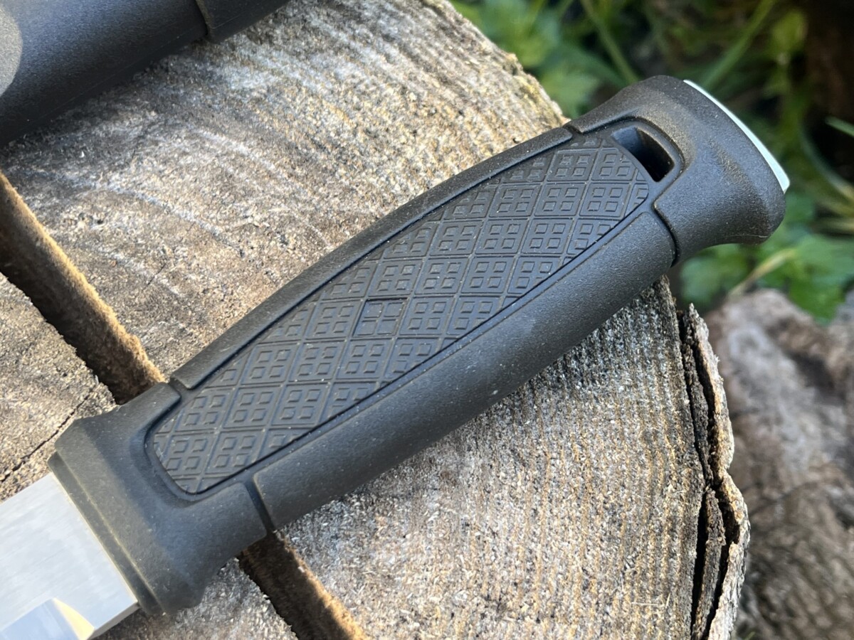IMG_7320 Couteau Morakniv Noir – Acier 12C27 – Full Tang – Lame 11 cm