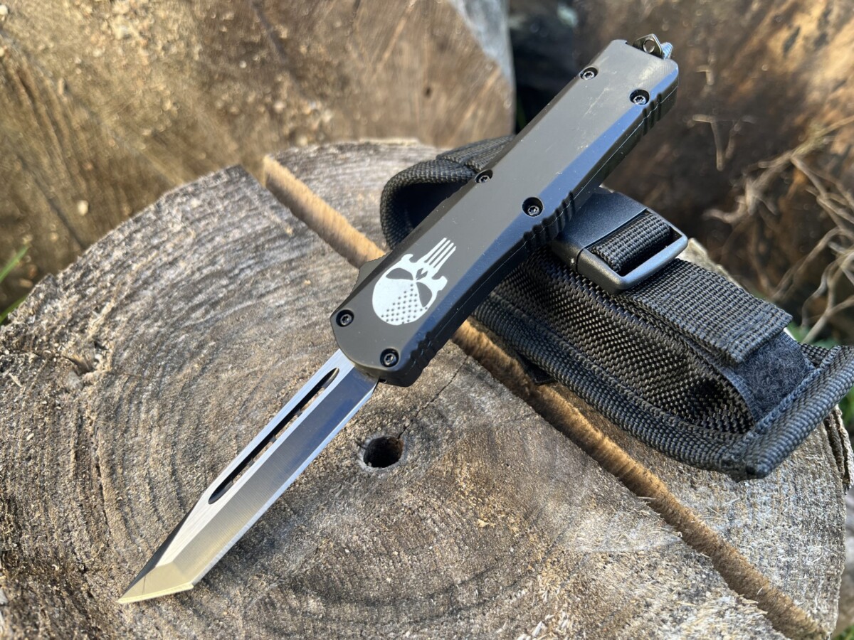 IMG_7322 couteau automatique Punisher OTF compact lame tanto vue complète