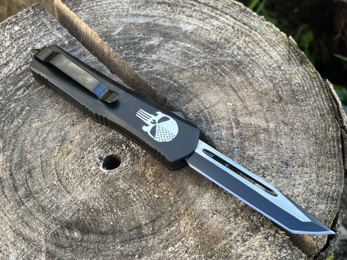IMG_7326 Couteau automatique Punisher OTF Compact – lame tanto