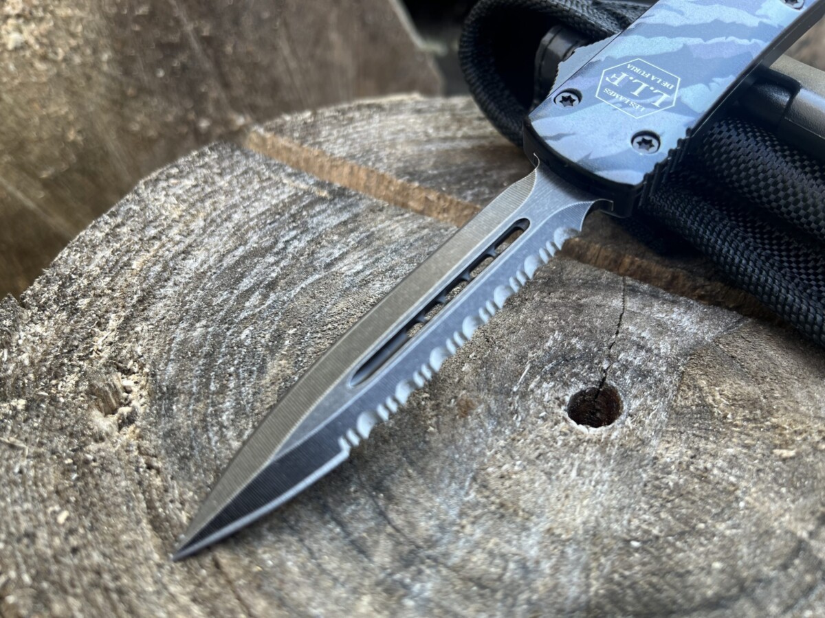 Couteau OTF LLF Urban Frost – Lame Spear 9 cm – Dentelé