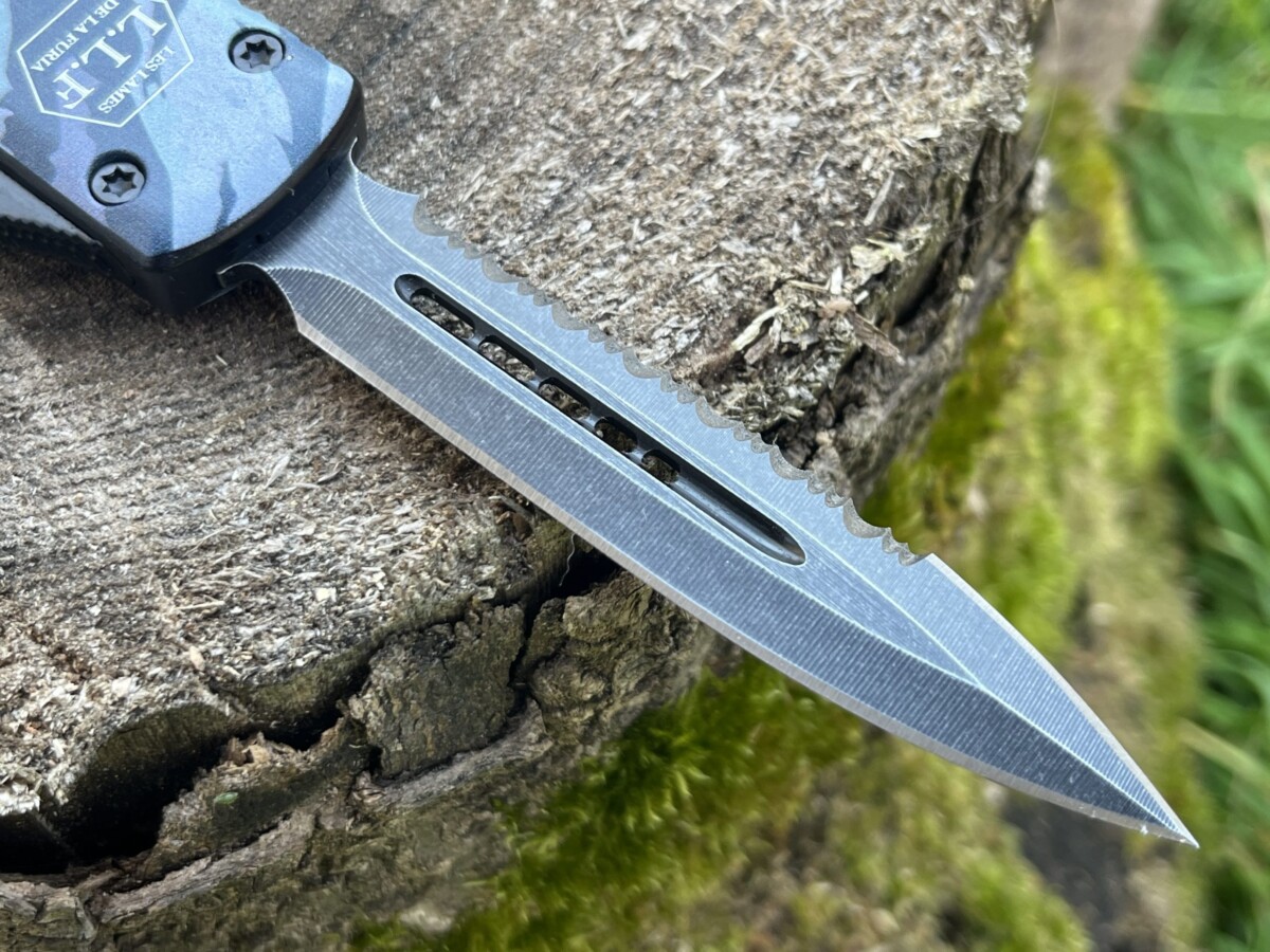 Couteau OTF LLF Urban Frost – Lame Spear 9 cm – Dentelé
