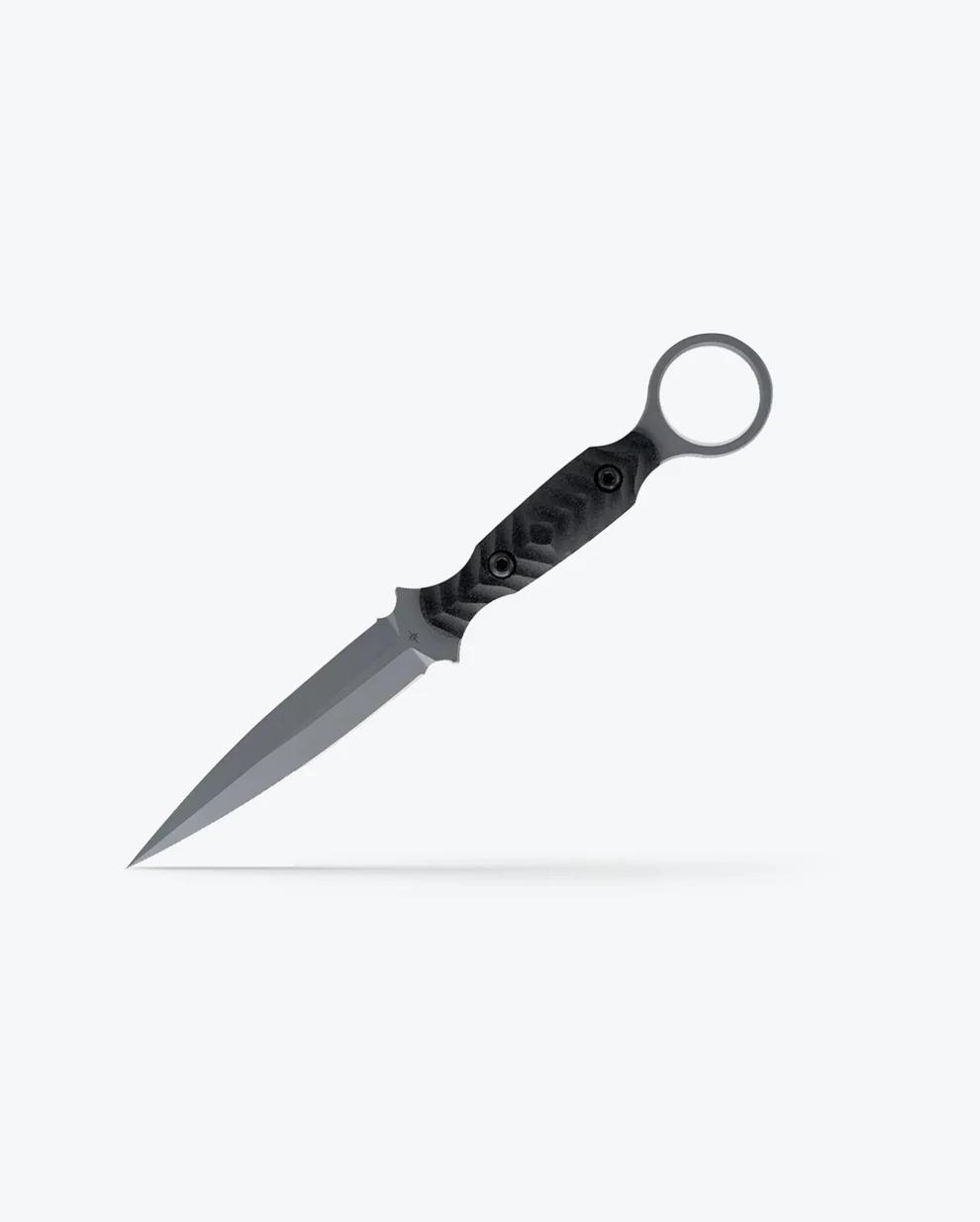 WhatsApp Image 2026-01-19 at 16.16.28 Couteau fixe M390 22 cm – lame spear patinée – manche G10 anneau – étui kydex
