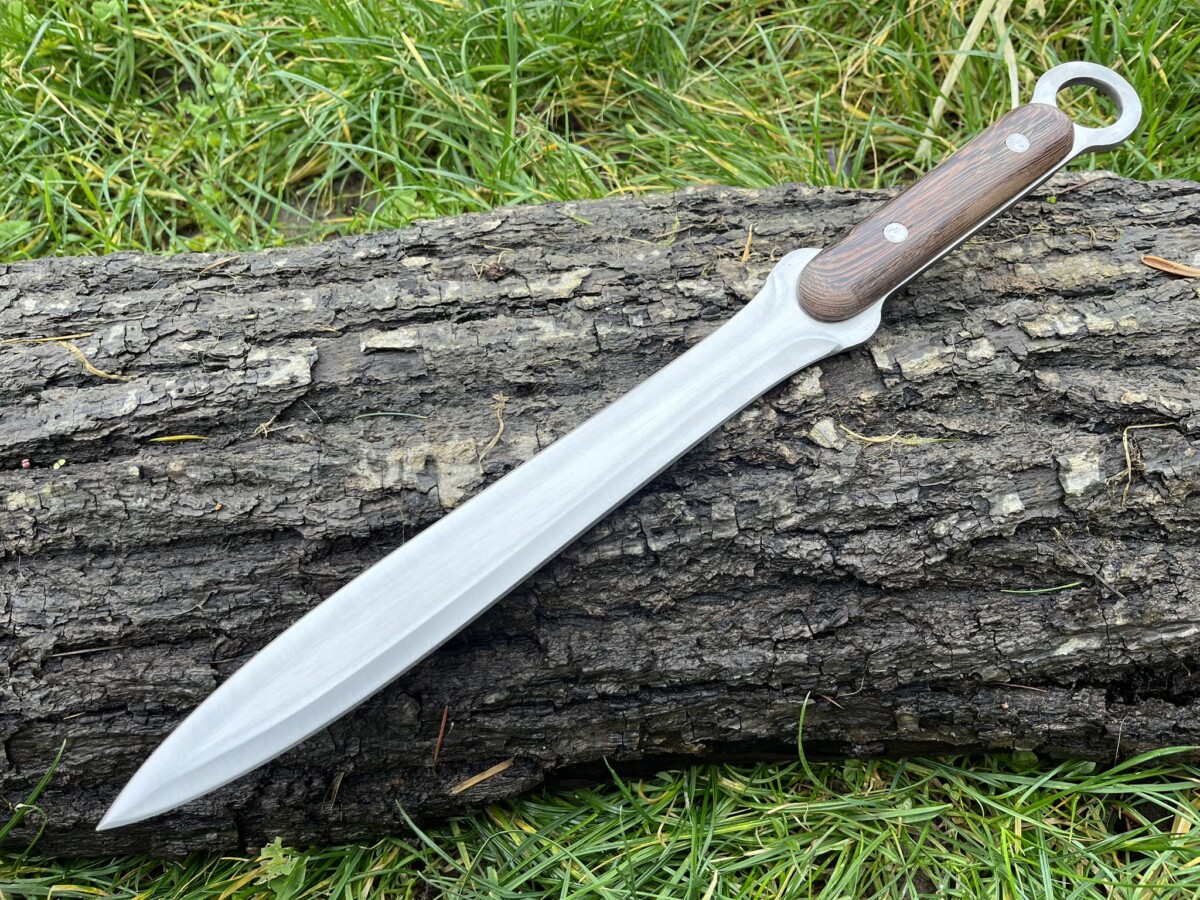 IMG_4286 dague longue 44 cm full tang acier manche bois de rose étui cuir vue principale
