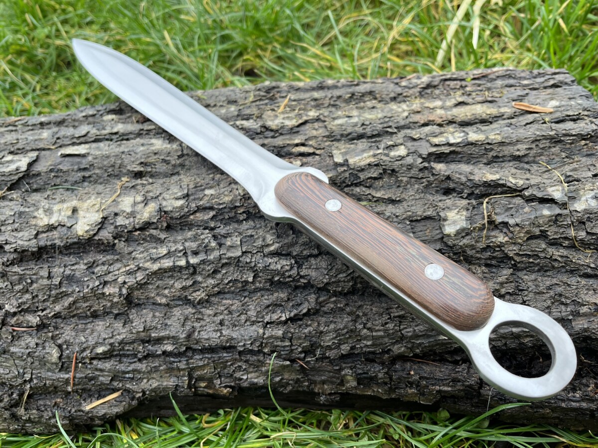 IMG_4289 Dague longue 44 cm full tang acier manche bois de rose étui cuir