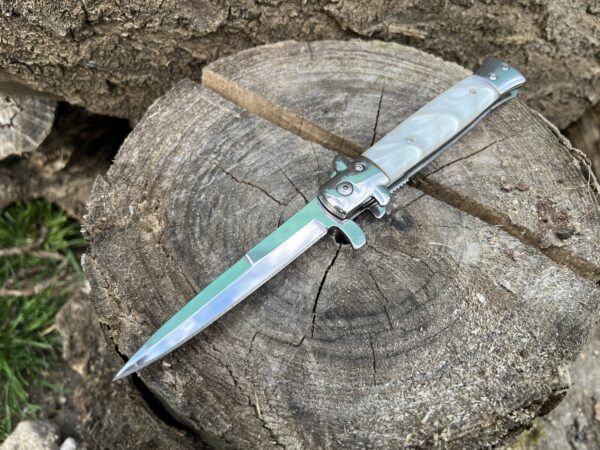 Stiletto ouverture assistée lame miroir 10 cm – élégant et rapide