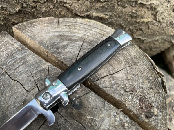 Stiletto ouverture assistée lame miroir 10 cm – élégant et rapide