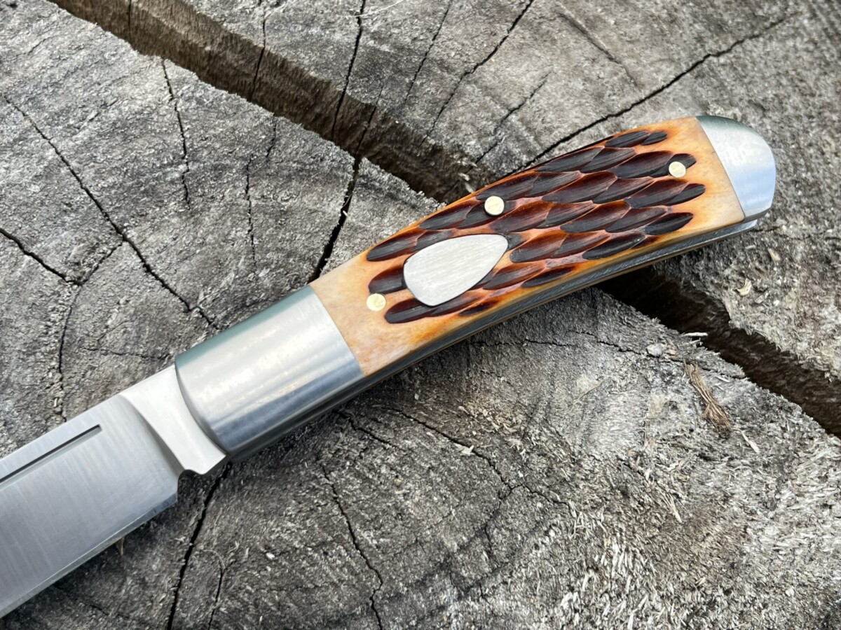 couteau clip point bone grip