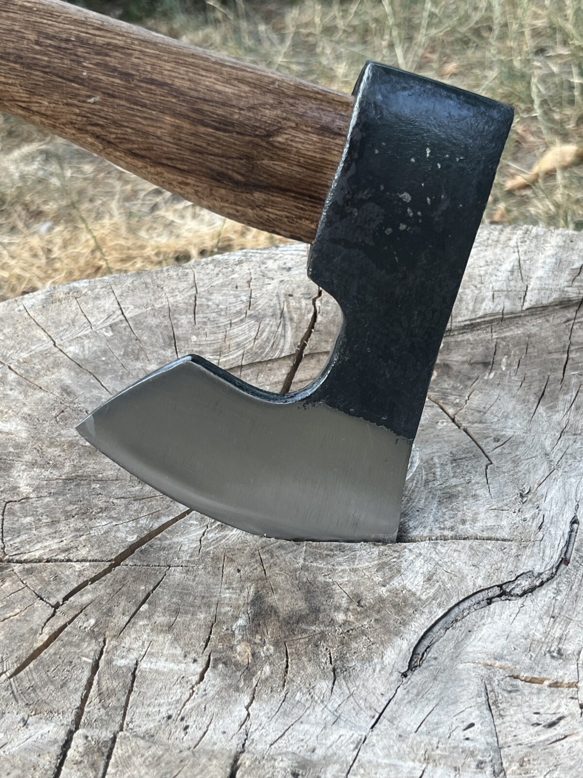 Hache Scandinave – Acier 1095 – Lame à Barbe – Manche Frêne