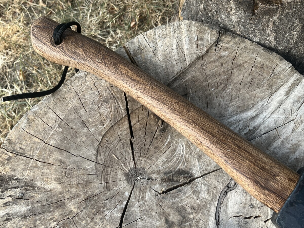 Hache Scandinave – Acier 1095 – Lame à Barbe – Manche Frêne