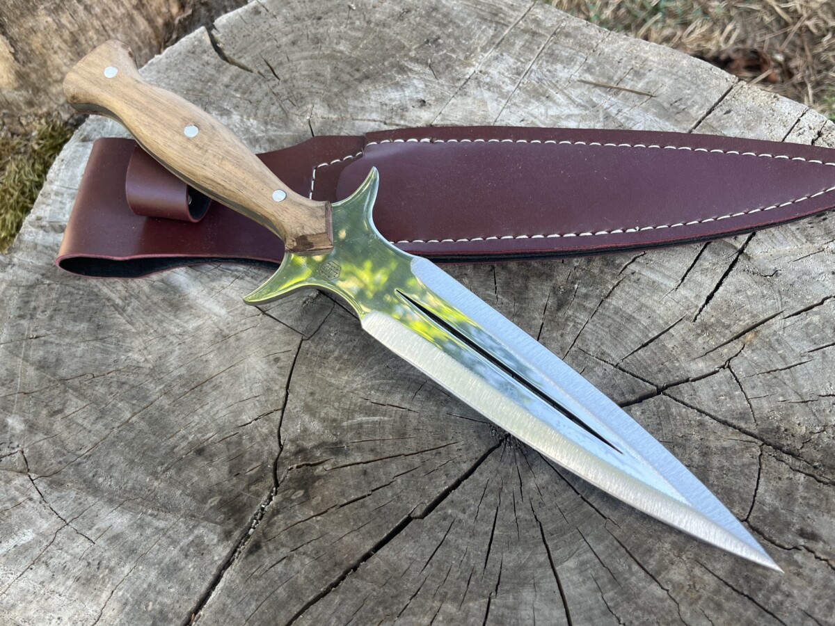 IMG_8876 Dague de chasse 30cm acier X46Cr13 LLF manche noyer étui cuir