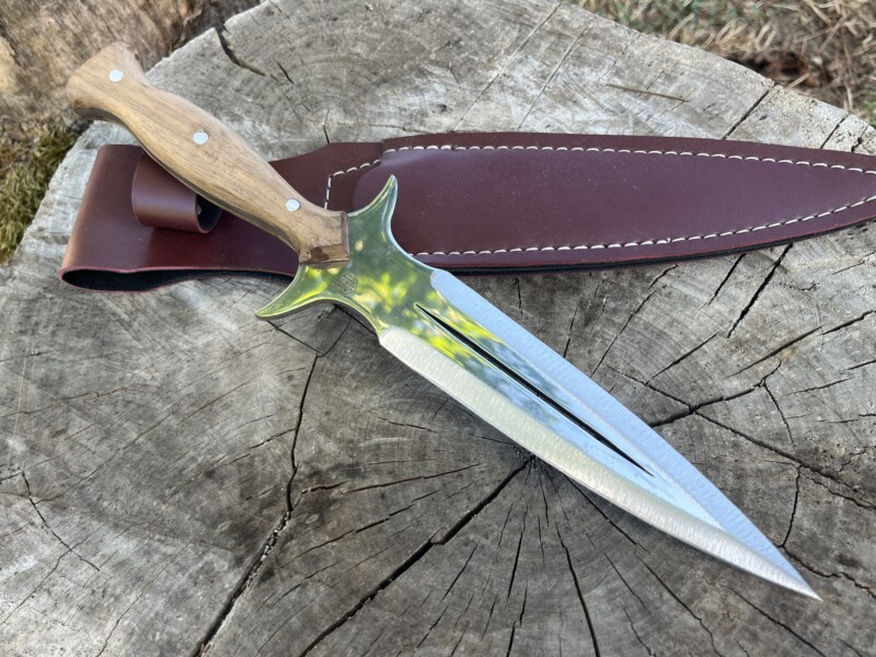 IMG_8876 Dague de chasse 30cm acier X46Cr13 LLF manche noyer étui cuir