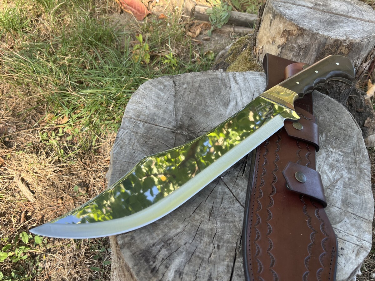 Machette Clip Point X46Cr13 49,5 cm manche noyer LLF