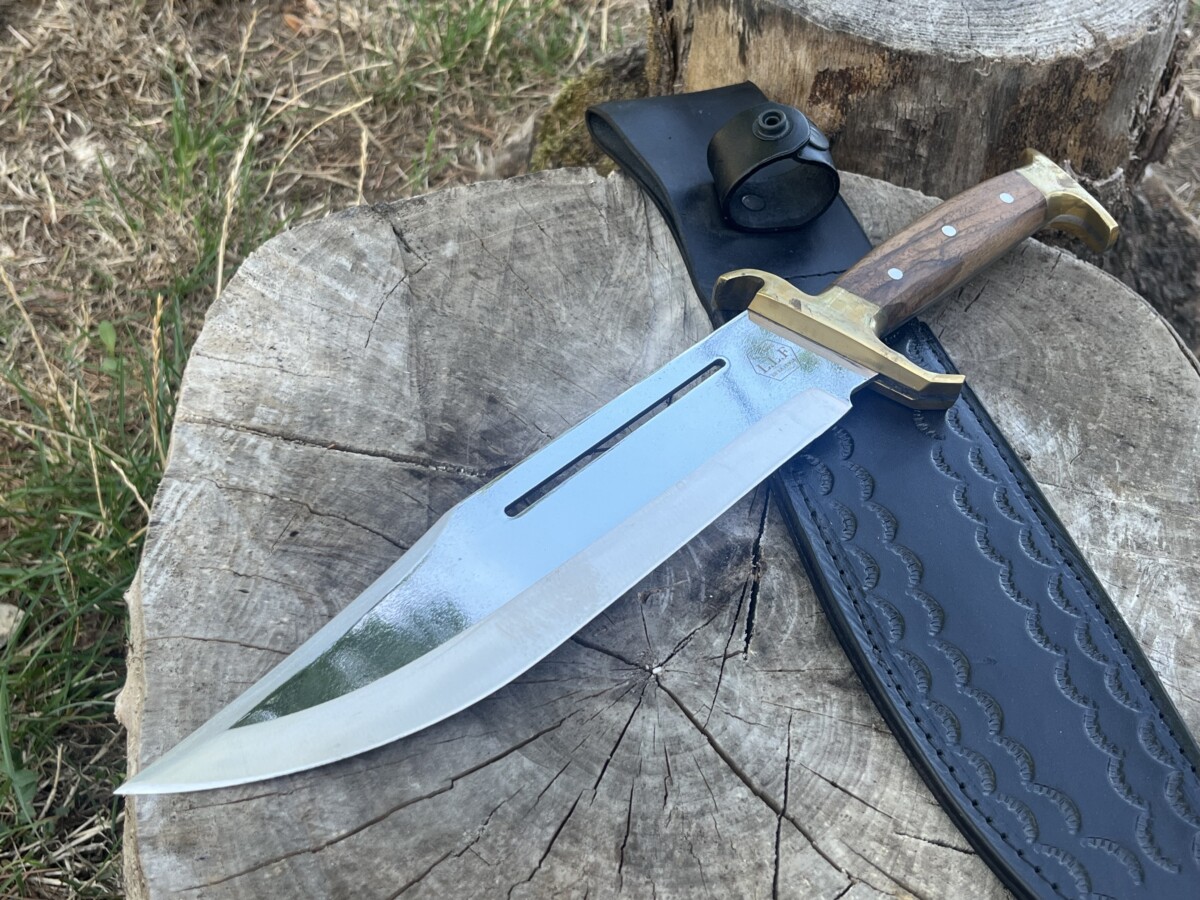 IMG_8909 Grand couteau Bowie X46Cr13 Full Tang manche noyer LLF
