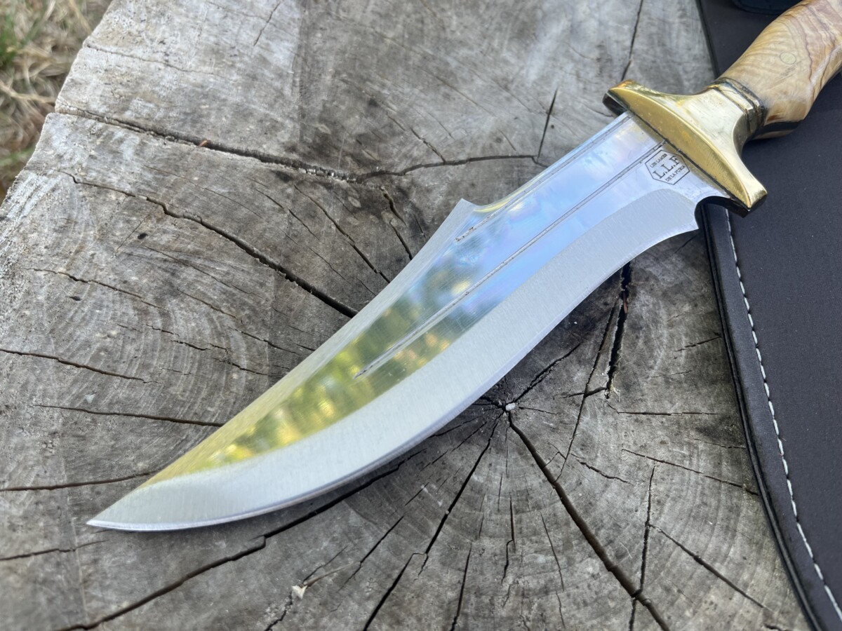 Couteau Bowie Clip Point X46Cr13 Full Tang – Noyer & Laiton – LLF