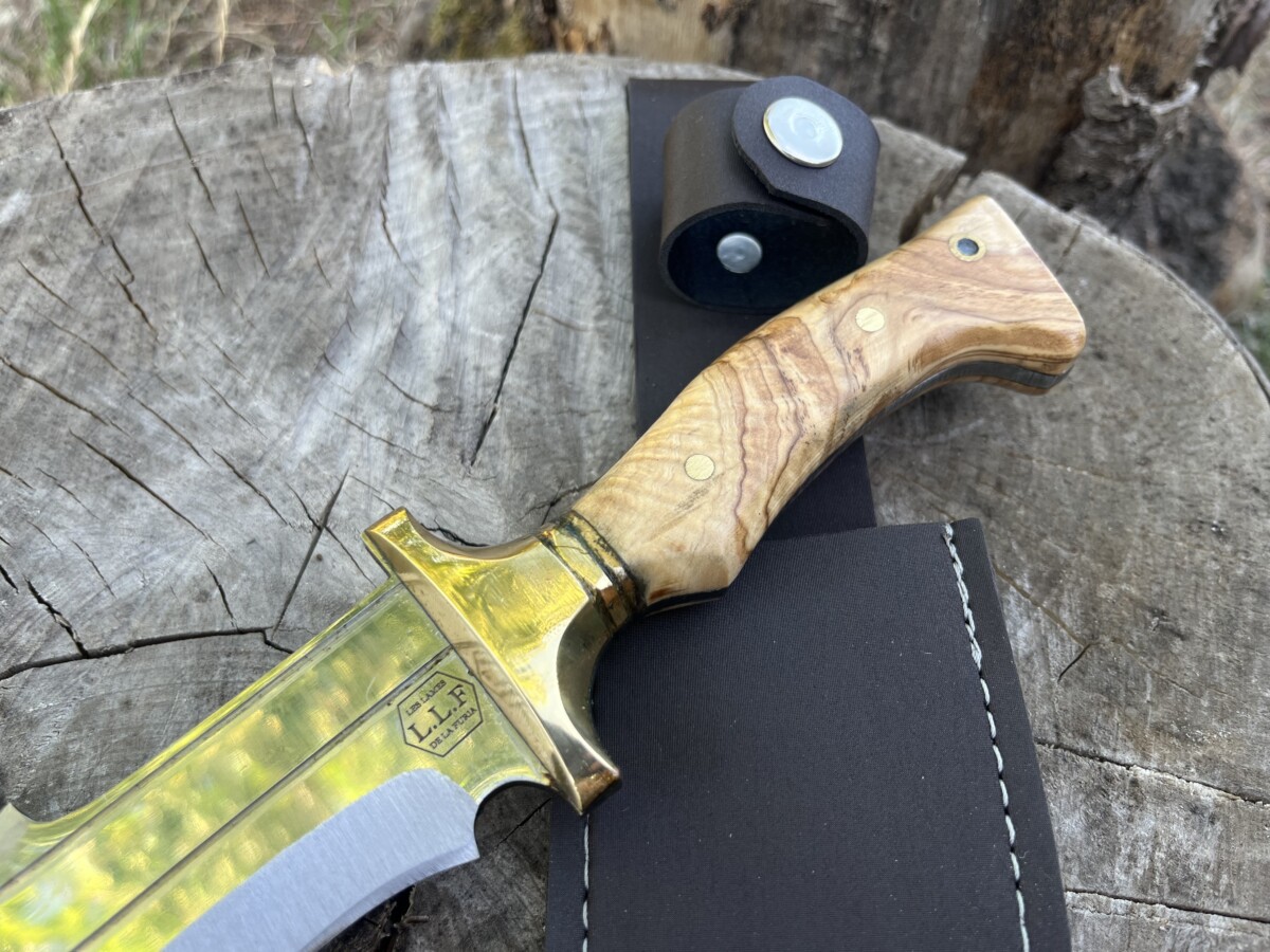 Manche noyer Full Tang talon évasé couteau Bowie LLF