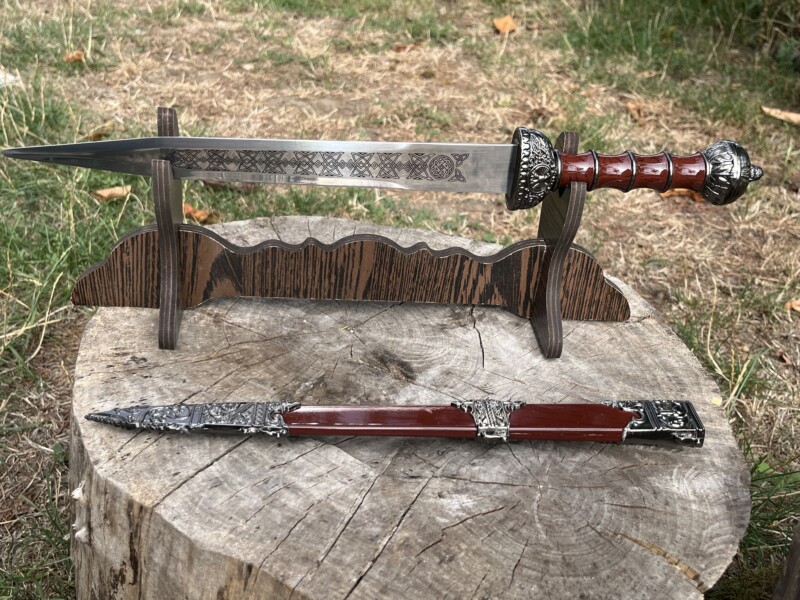IMG_8970 Gladius ornemental 43 cm lame acier carbone gravée avec fourreau