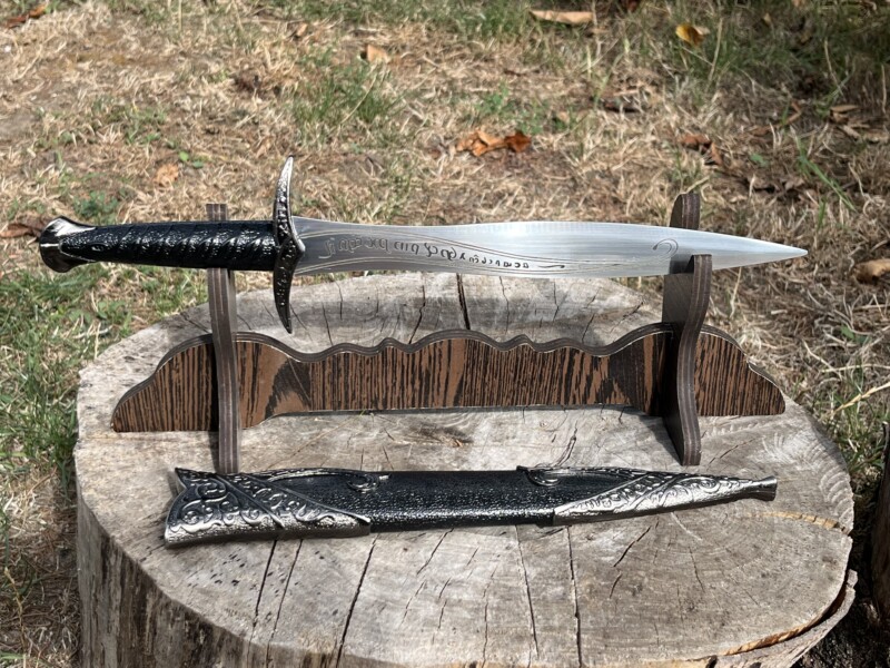 IMG_9007 Épée courte fantasy 37 cm lame acier gravée avec fourreau noir