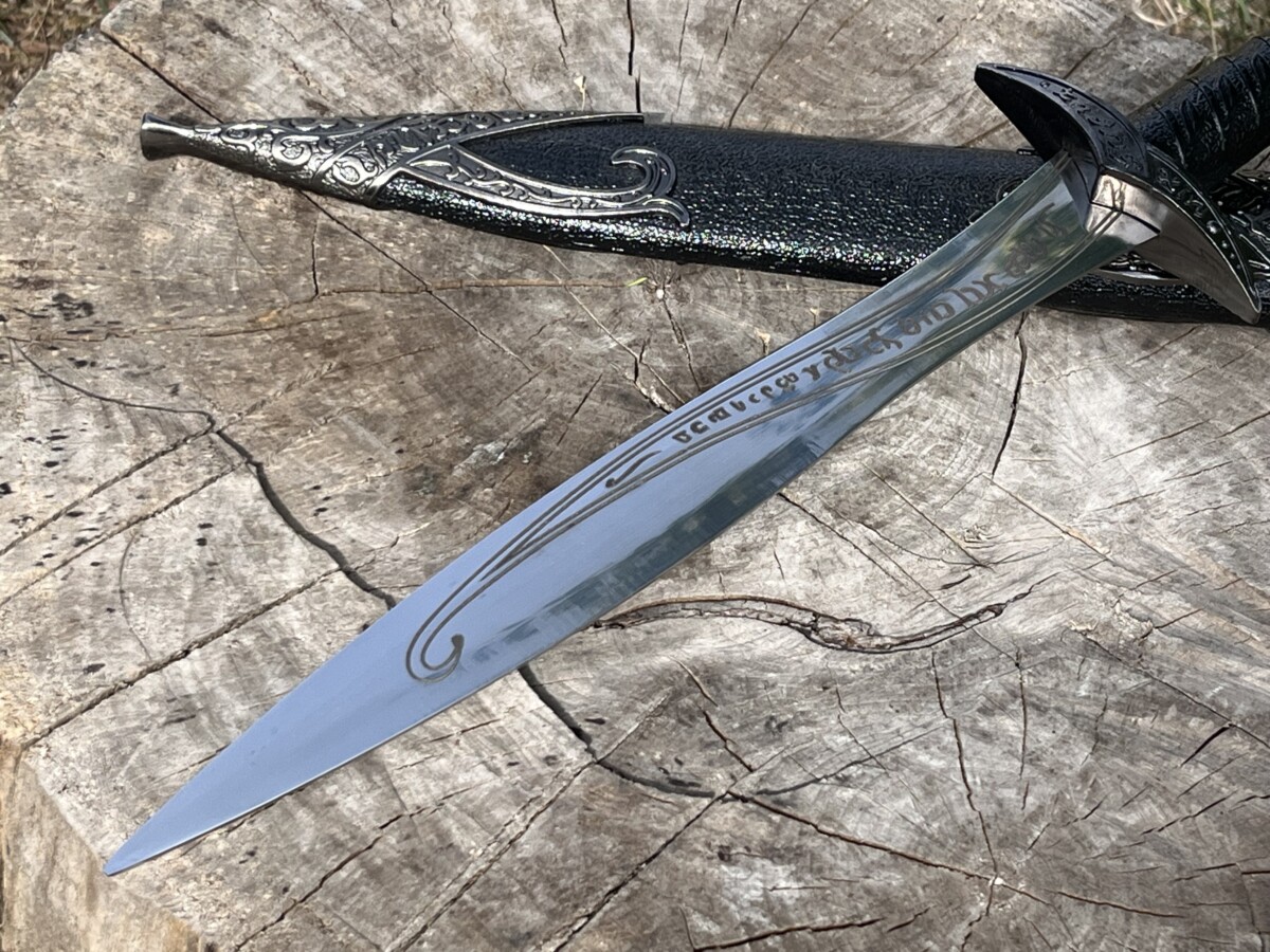 IMG_9010 Épée courte fantasy 37 cm lame acier gravée avec fourreau noir