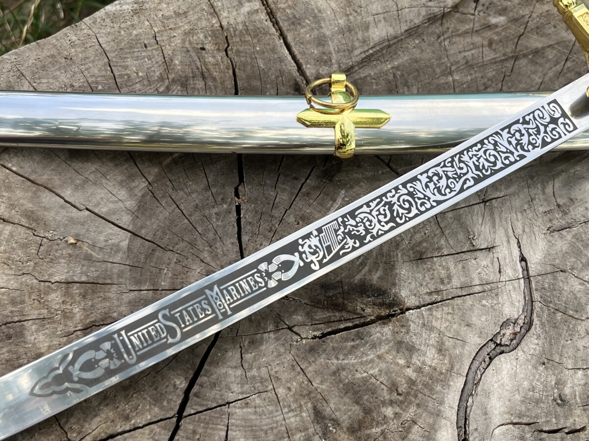 Lame acier carbone gravée United States Marines sabre décoratif