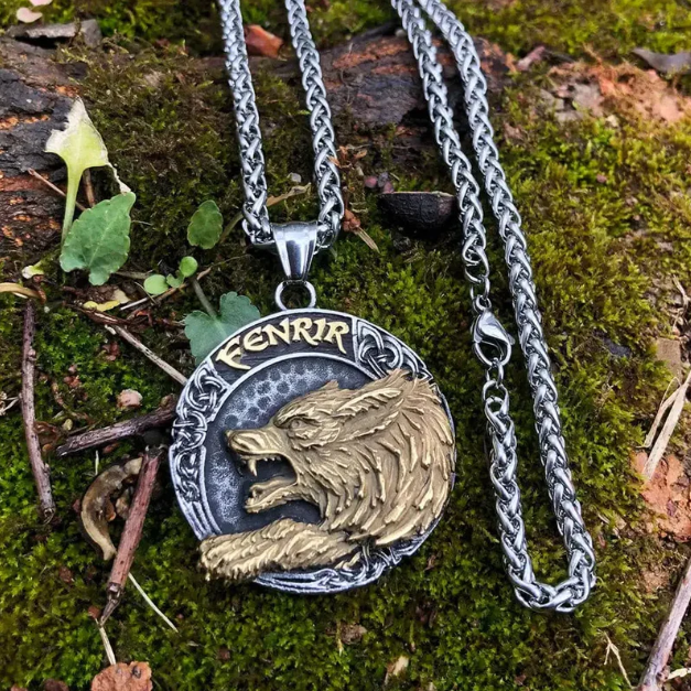 Collier Viking Fenrir en acier inoxydable, pendentif tête de loup dorée sur fond argenté avec chaîne incluse