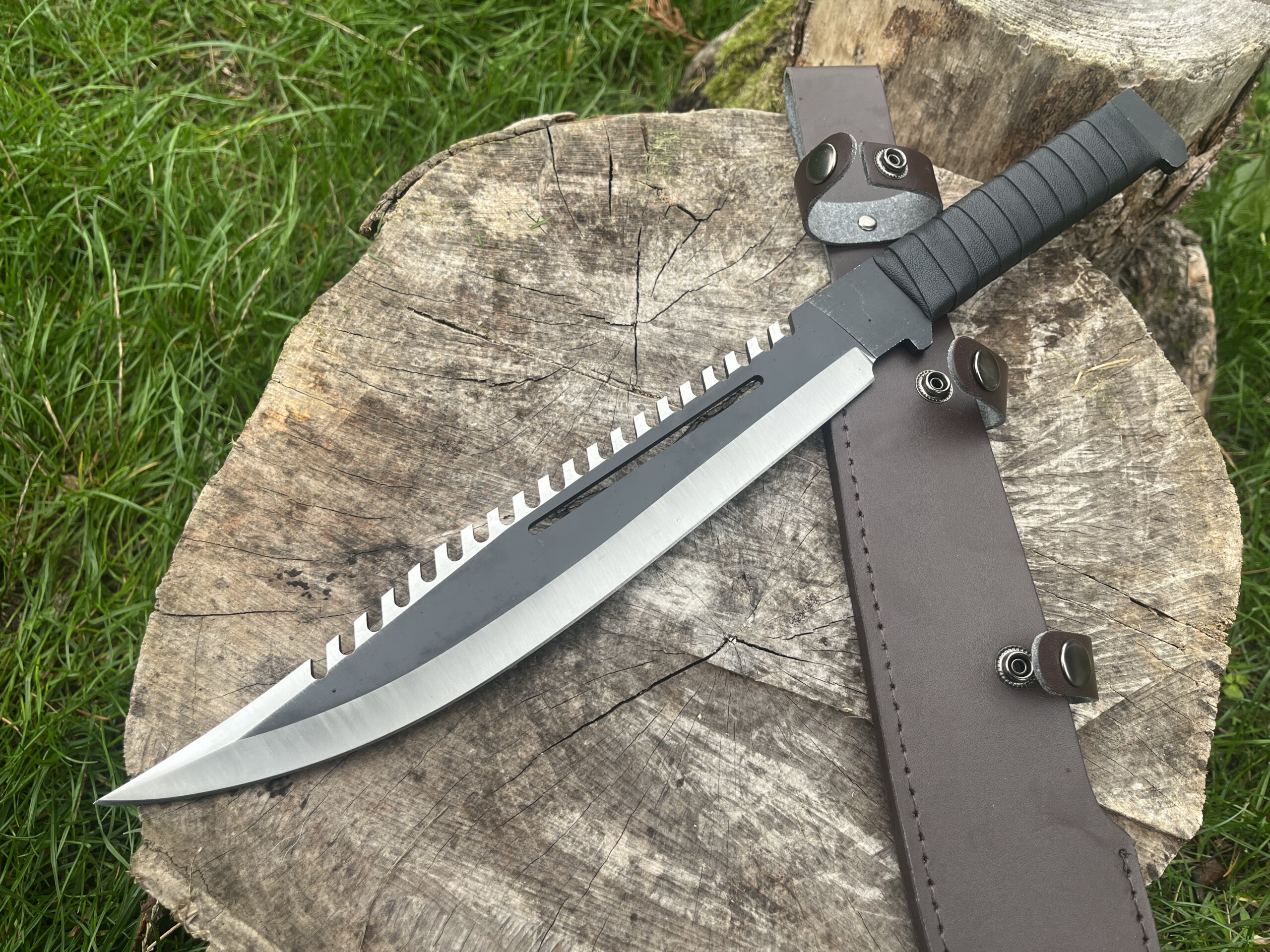 Couteau du bûcheron 420HC de 45,5 cm avec lame noire et manche en cuir