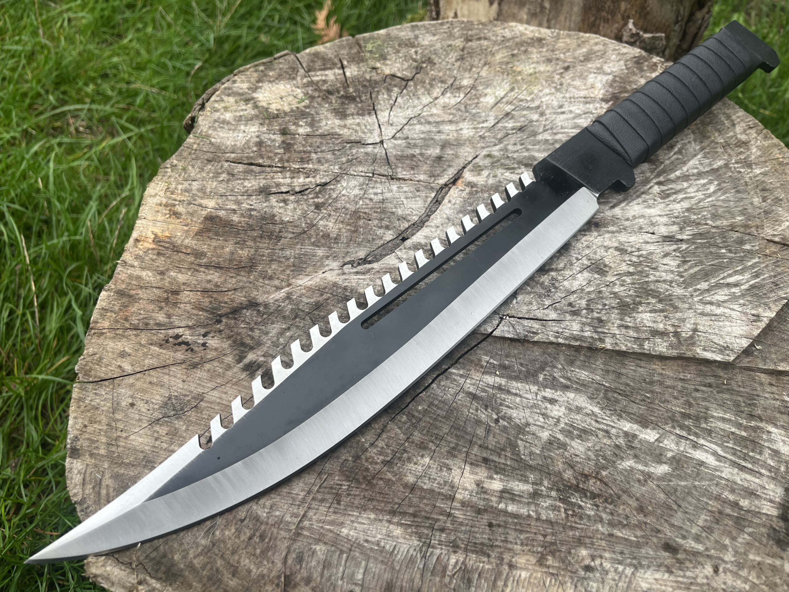 Couteau du bûcheron 420HC de 45,5 cm avec lame noire et manche en cuir