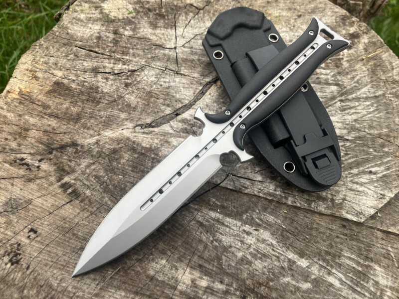 Dague spear point 420HC NEON RIFT avec étui Kydex et poignée G10 noire