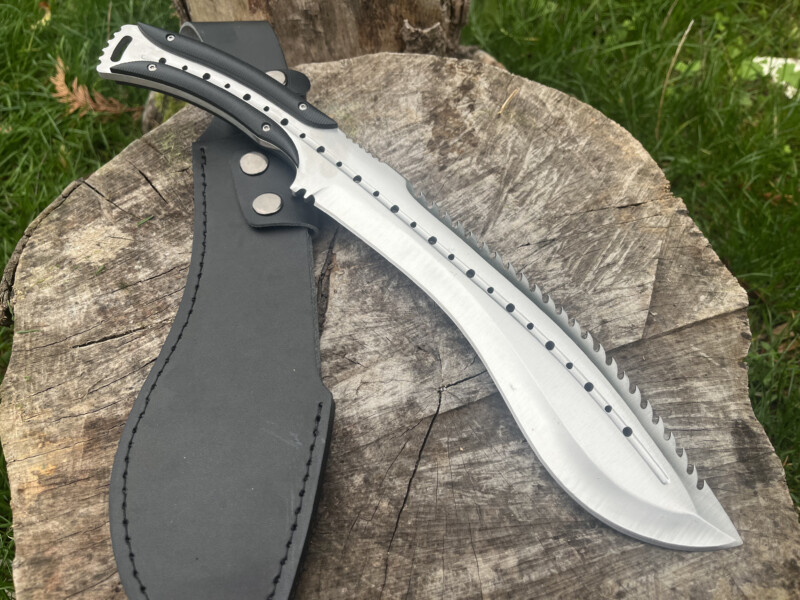 Couteau kukri NEON REAPER avec lame courbe et manche G10 noir