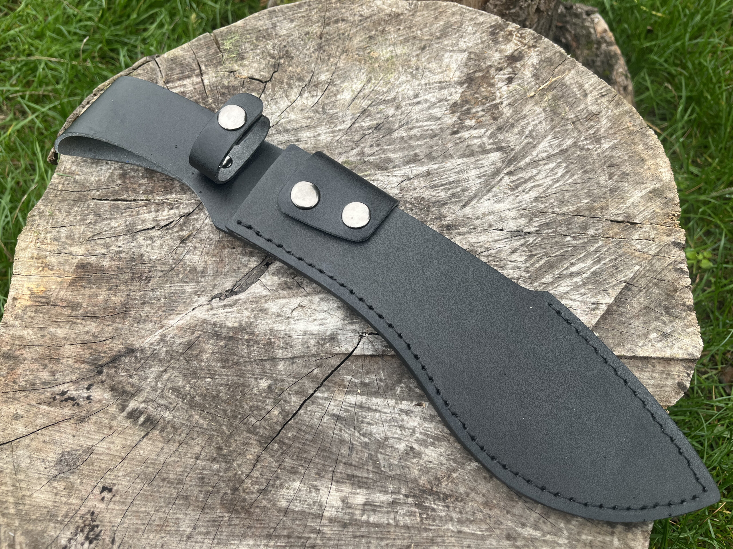 Étui noir en similicuir du kukri NEON REAPER avec pressions