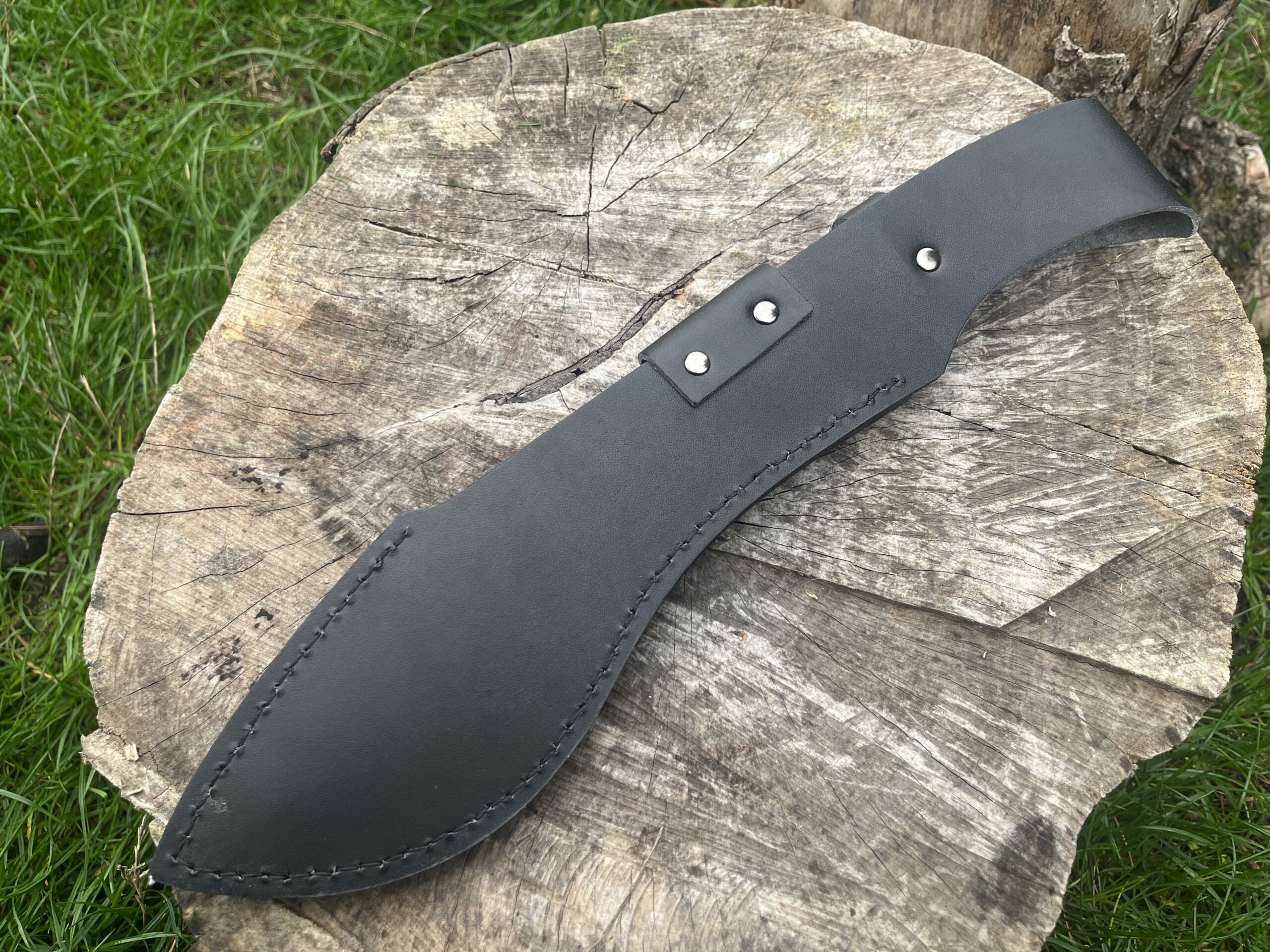 Revers de l'étui du kukri NEON REAPER avec passant de ceinture