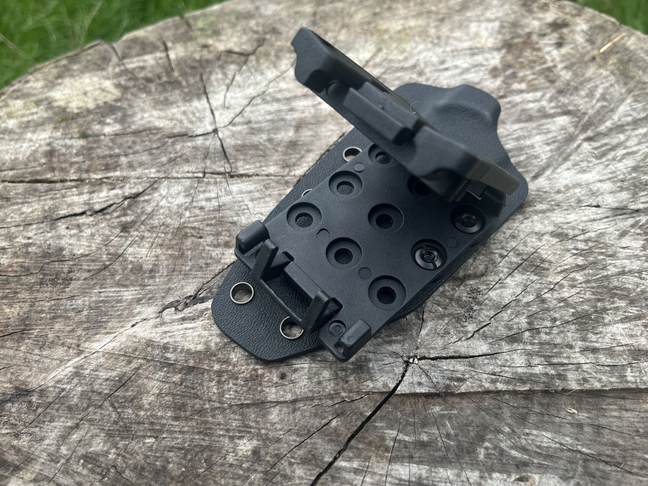 Dos de l'étui SHADOW RING avec fixation de ceinture type Tek-Lok