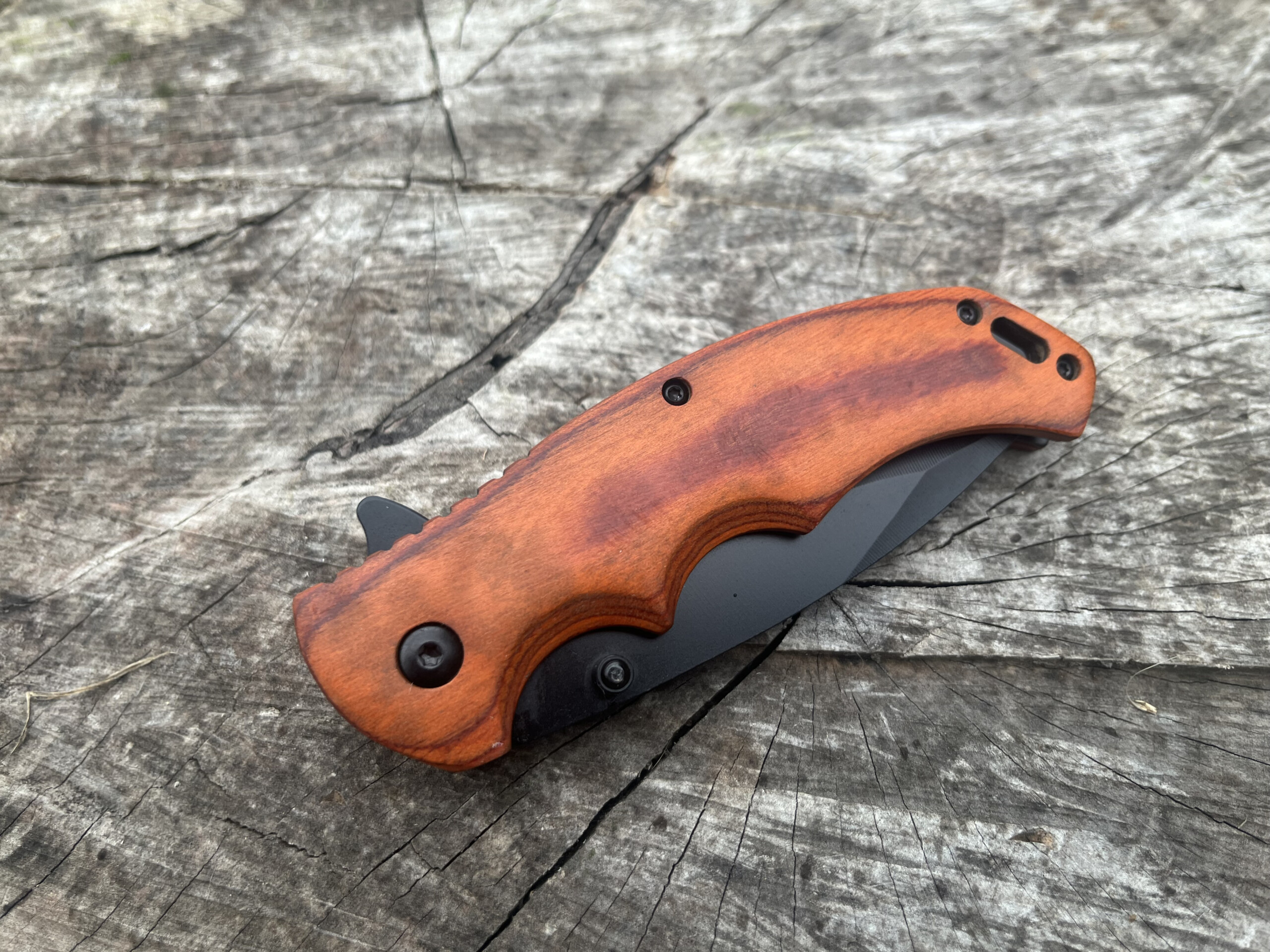 Couteau pliant BLACKWOOD ASSIST fermé avec manche en bois de rose
