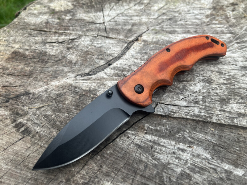 Couteau pliant à ouverture assistée bois de rose avec lame noire Drop Point