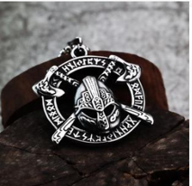 Collier Viking Berserker avec chaîne de 60 cm et pendentif casque à haches croisées